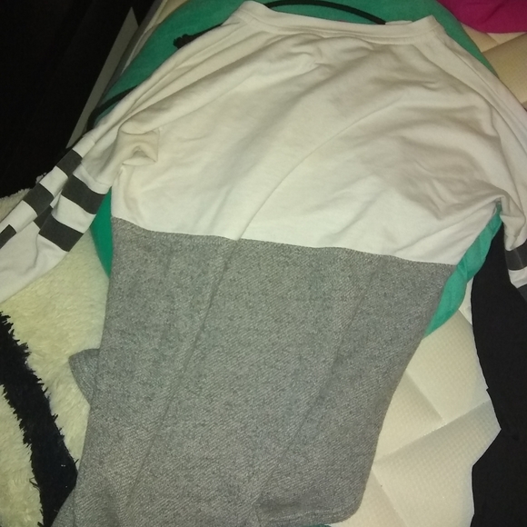 Polyester hoodie size medium (7-8) - Picture 2 of 2